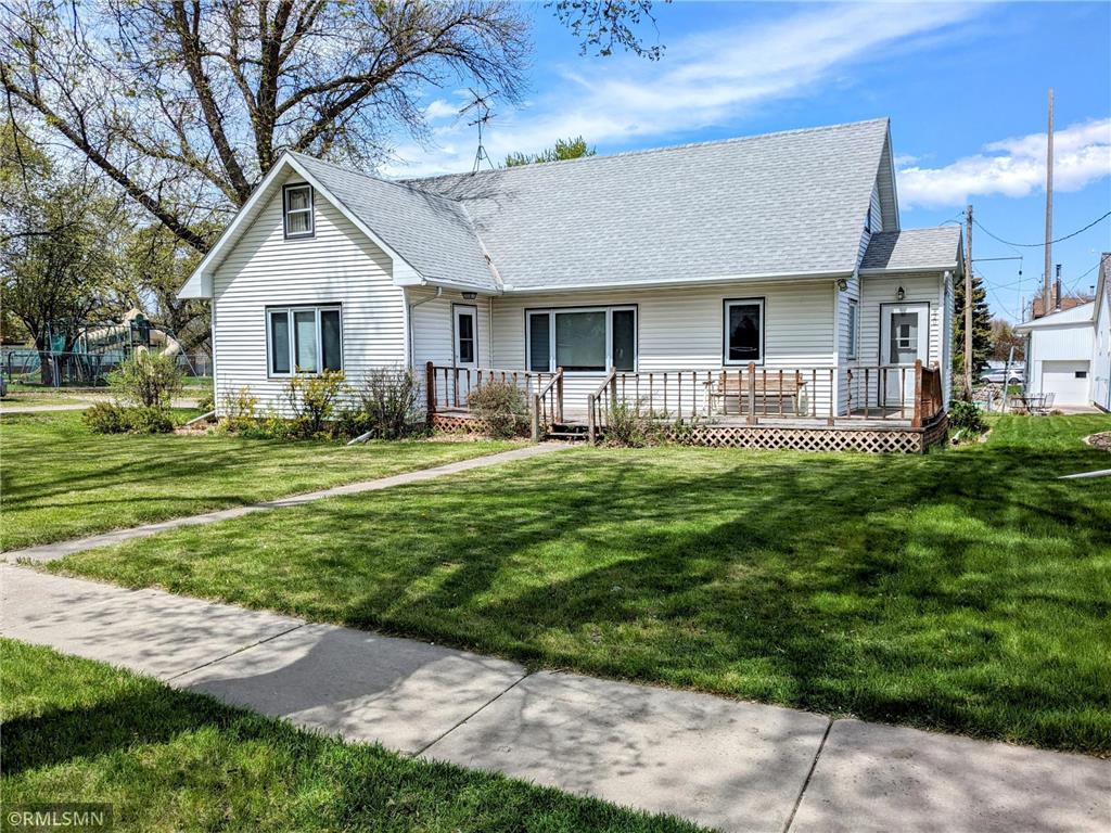 820 Ash Avenue Bird Island MN 55310 6533000 image1