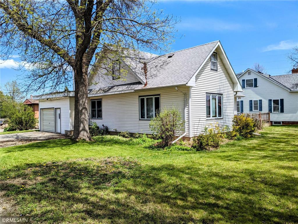 820 Ash Avenue, Bird Island, MN, 55310 MLS 6533000 Edina Realty