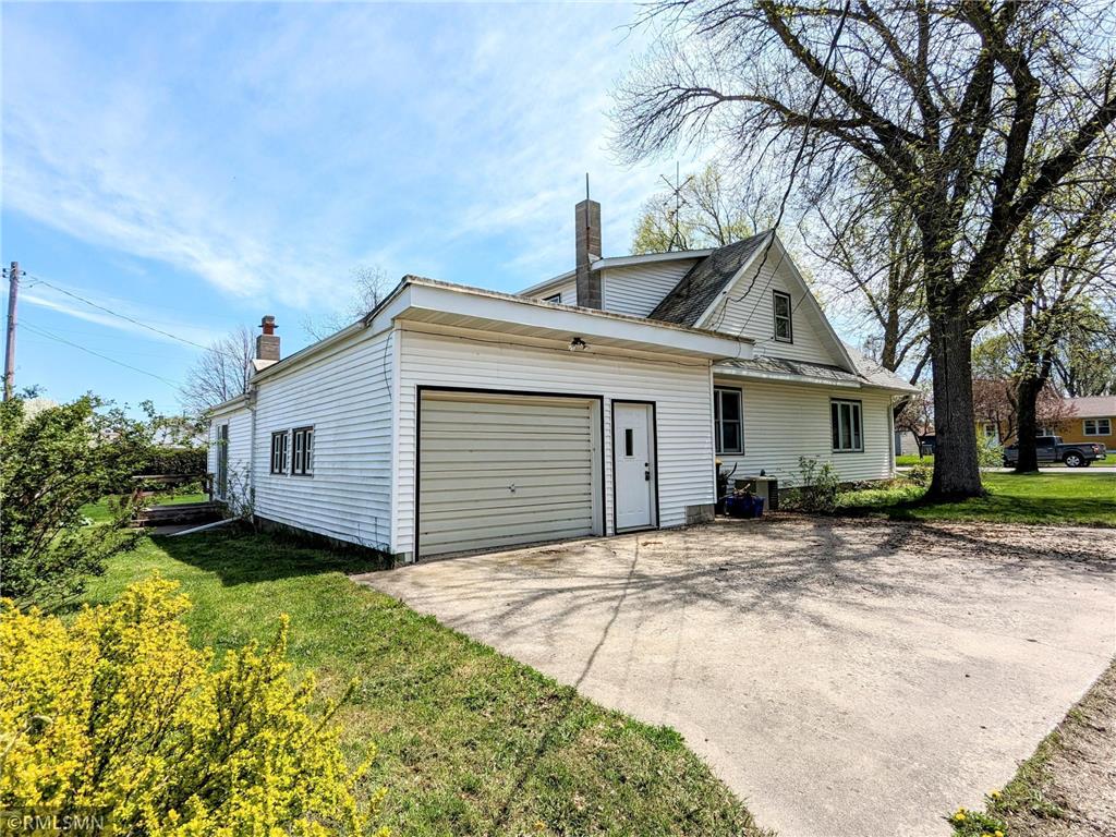 820 Ash Avenue, Bird Island, MN, 55310 MLS 6533000 Edina Realty