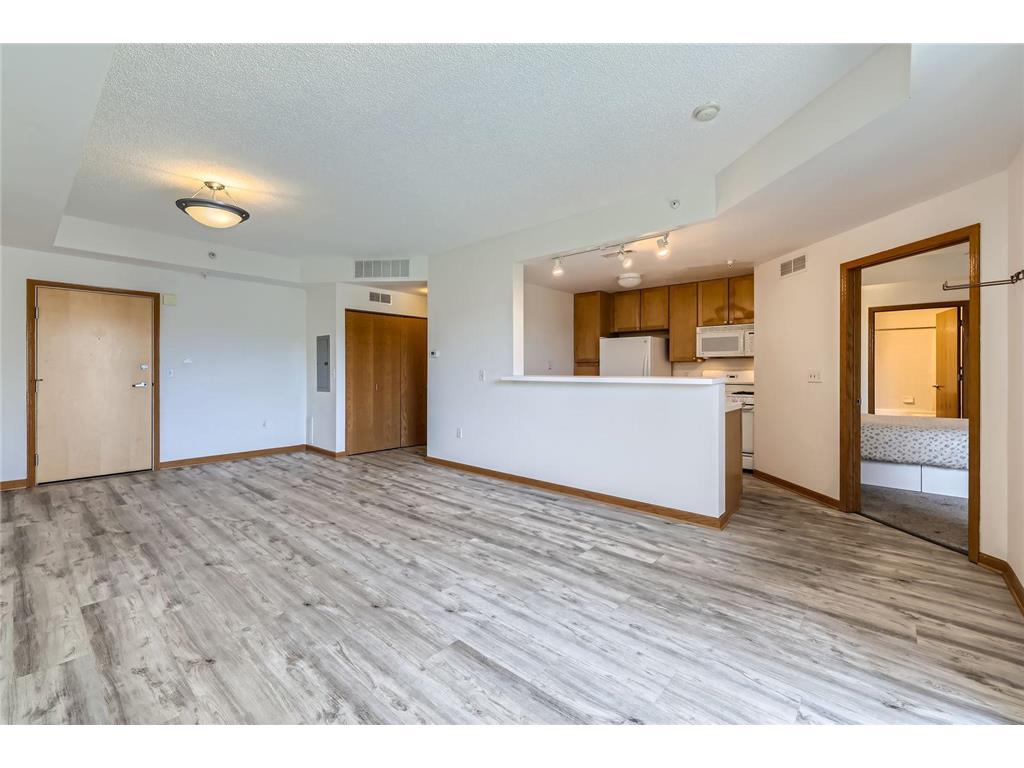 820 Emerald Street #402 Saint Paul MN 55114 7071510 image3