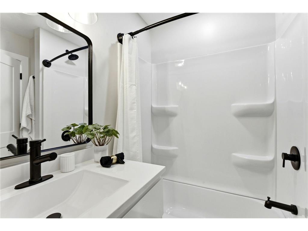 8200 Clinton Avenue S Bloomington MN 55420 7110748 image20