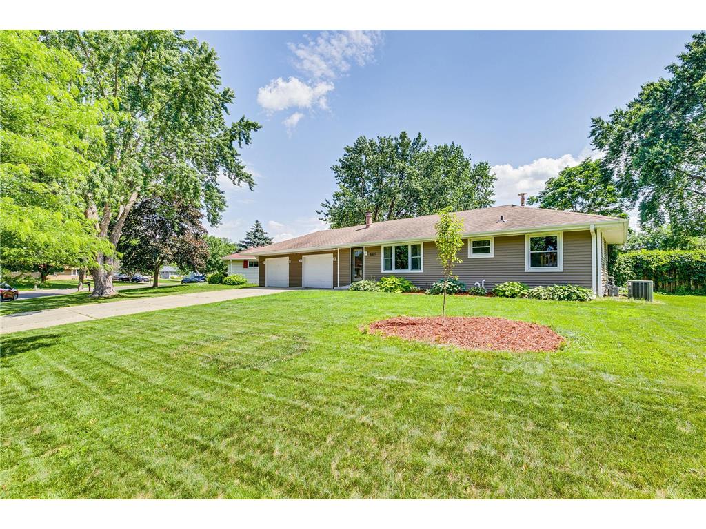 8201 Ingberg Trail S Cottage Grove MN 55016 6741809 image1