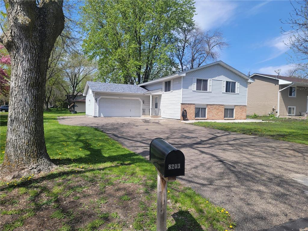 8203 Vincent Avenue N Brooklyn Park MN 55444 6531720 image1