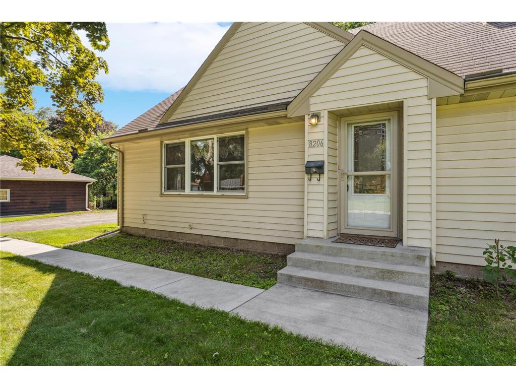 8206 Portland Avenue S Bloomington MN 55420 6753621 image1