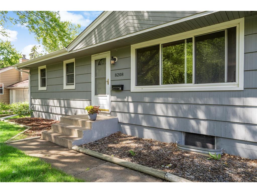 8208 32nd Place N Crystal MN 55427 6540165 image1