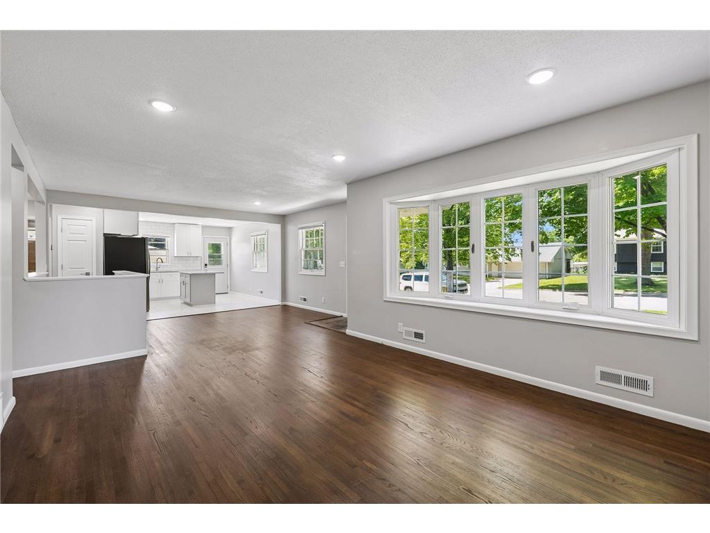 8209 Beard Road Bloomington MN 55431 7104146 image10
