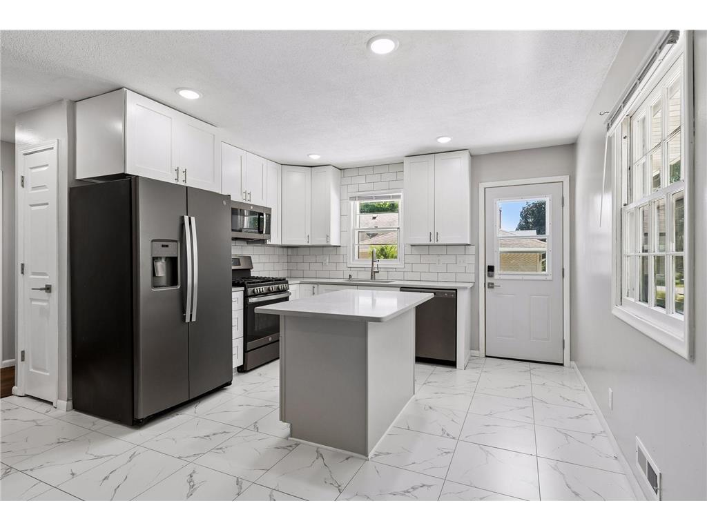 8209 Beard Road Bloomington MN 55431 7104146 image11
