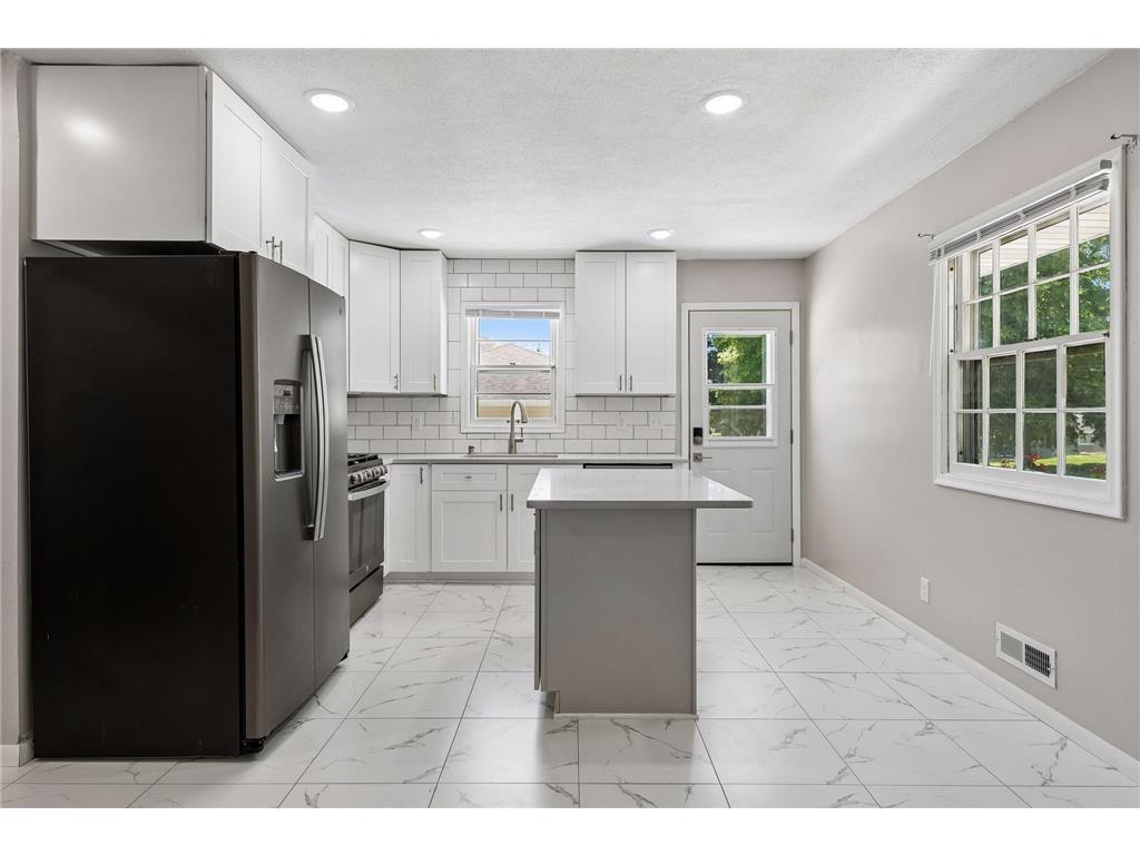 8209 Beard Road Bloomington MN 55431 7104146 image12