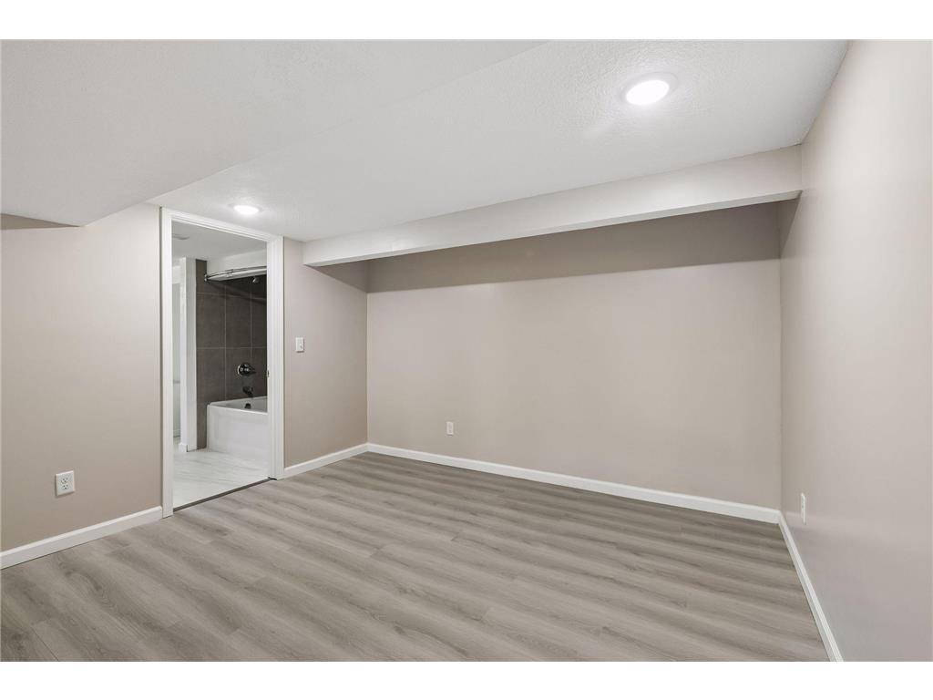 8209 Beard Road Bloomington MN 55431 7104146 image25