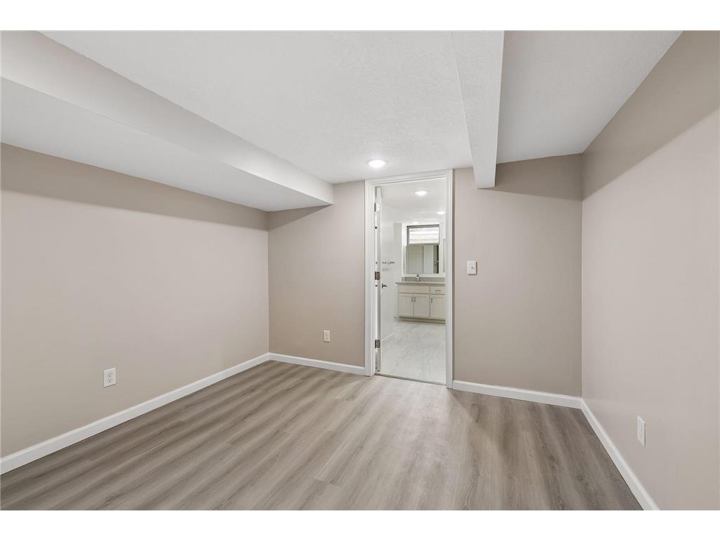 8209 Beard Road Bloomington MN 55431 7104146 image26