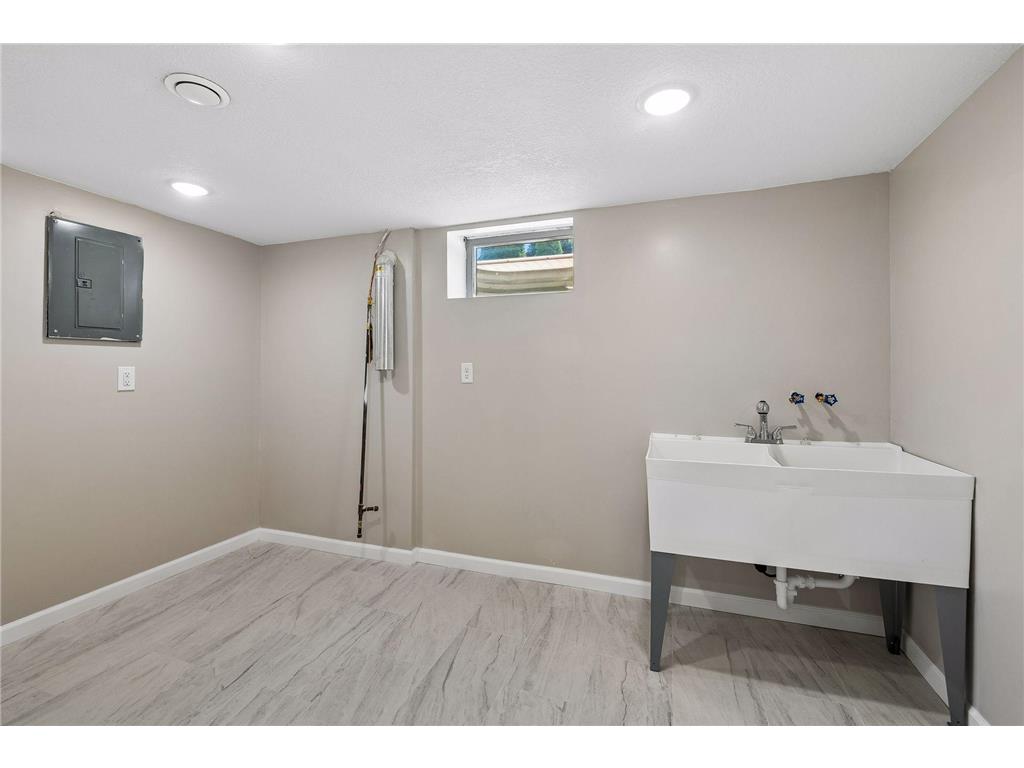 8209 Beard Road Bloomington MN 55431 7104146 image29