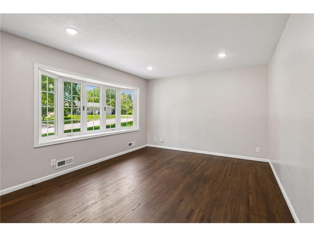 8209 Beard Road Bloomington MN 55431 7104146 image8