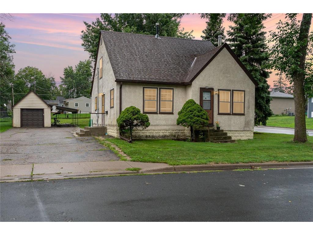 821 10th Street W Hastings MN 55033 6416667 image1