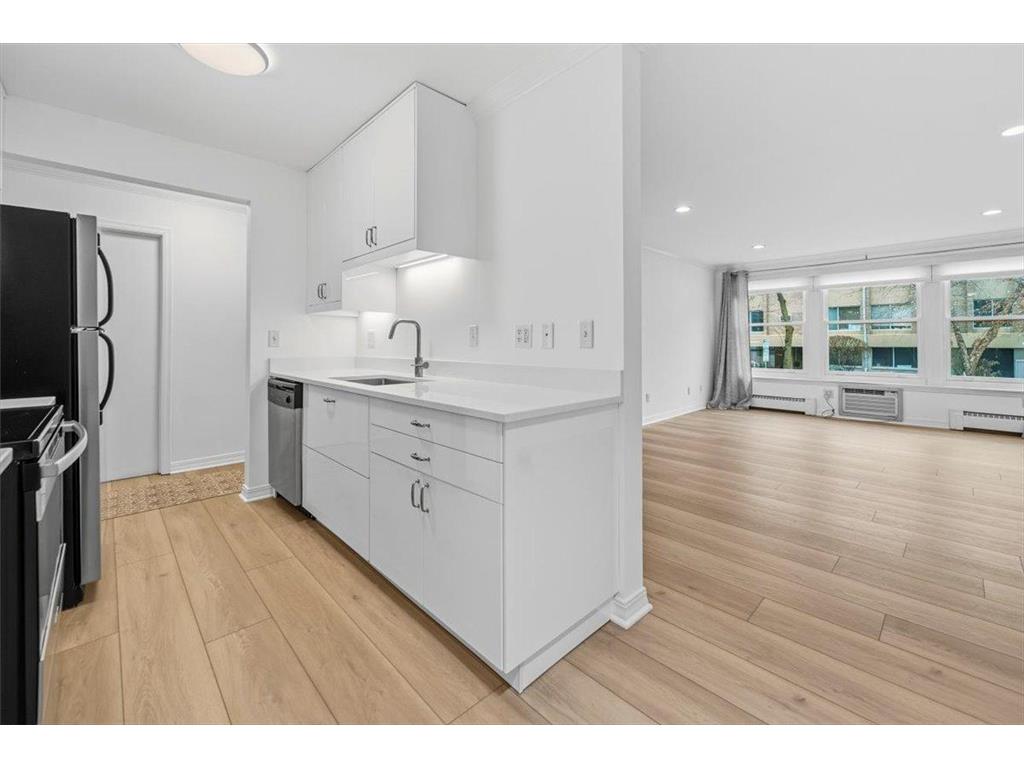 821 Douglas Avenue #104 Minneapolis MN 55403 6808491 image4