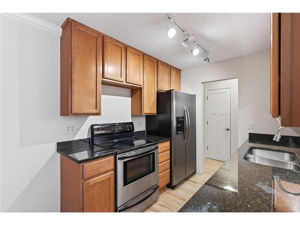 821 Douglas Avenue #204 Minneapolis MN 55403 6824703 image4