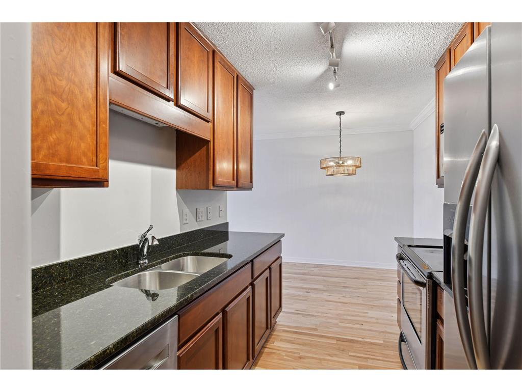 821 Douglas Avenue #304 Minneapolis MN 55403 6817208 image9