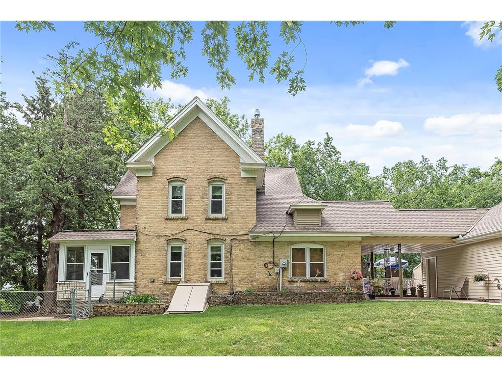 821 Howard Lane, Chaska, MN 55318 MLS 6216480 Edina Realty