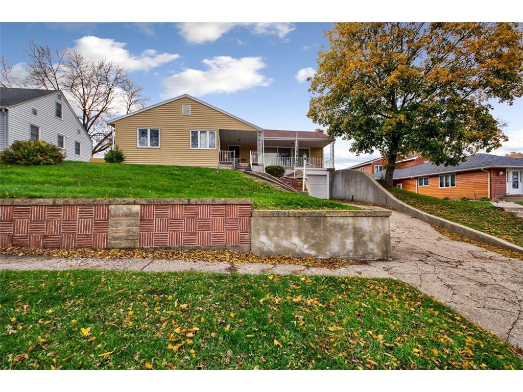 821 Park Street Jackson MN 56143 6448166 image1