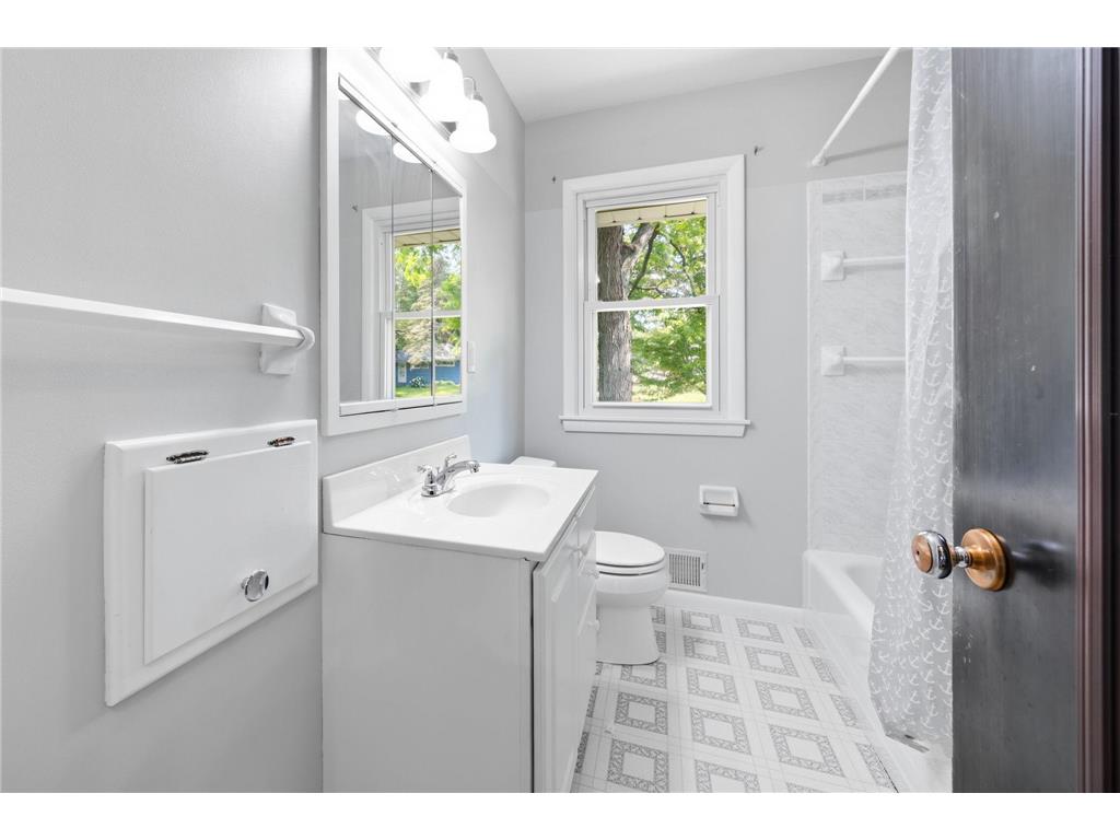 821 Sterling Street N Maplewood MN 55119 7103896 image10