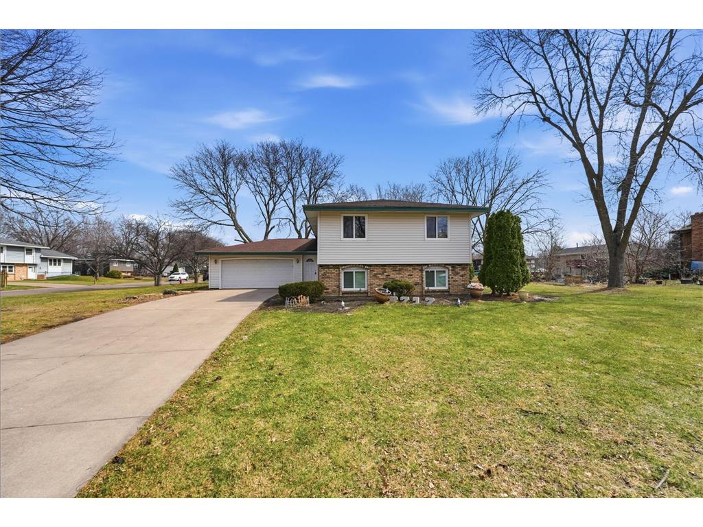 8212 Vincent Avenue N Brooklyn Park MN 55444 7046892 image1