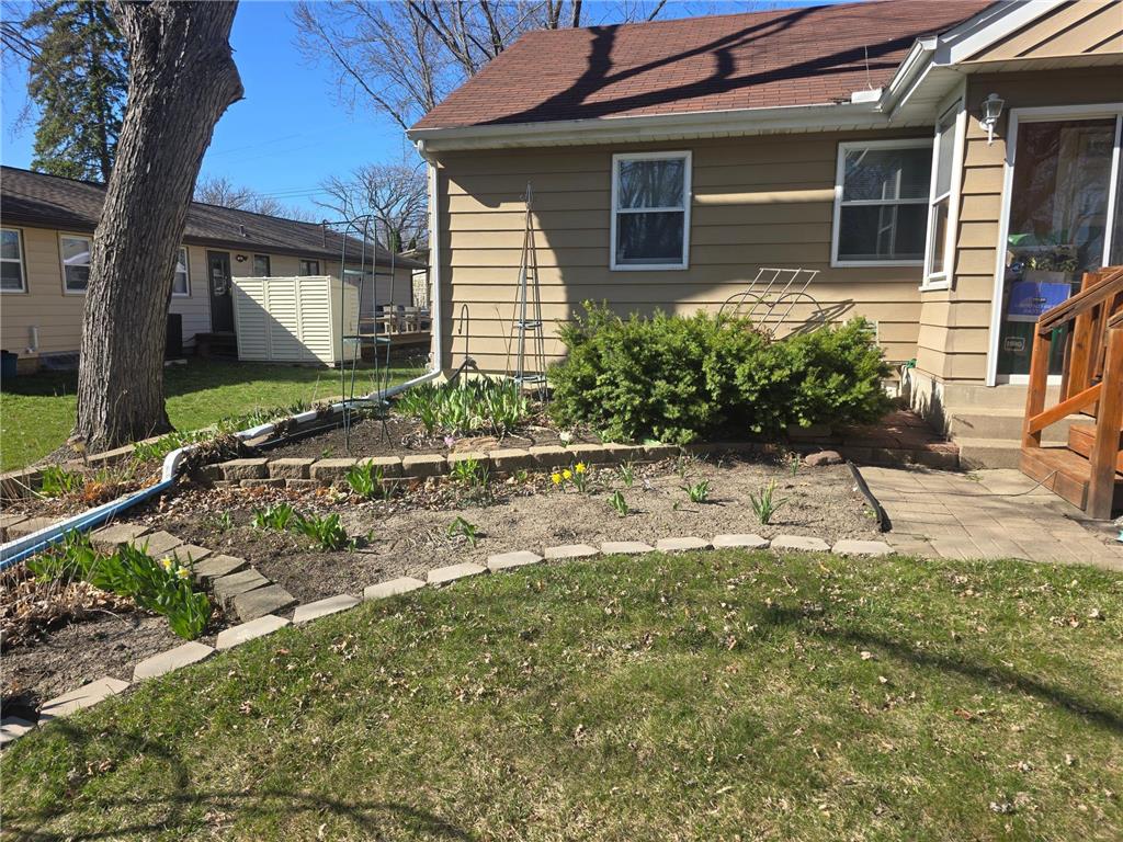 8214 32nd Place N Crystal MN 55427 6810944 image25