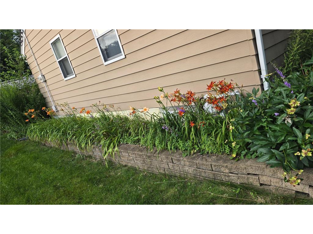 8214 32nd Place N Crystal MN 55427 6810944 image40