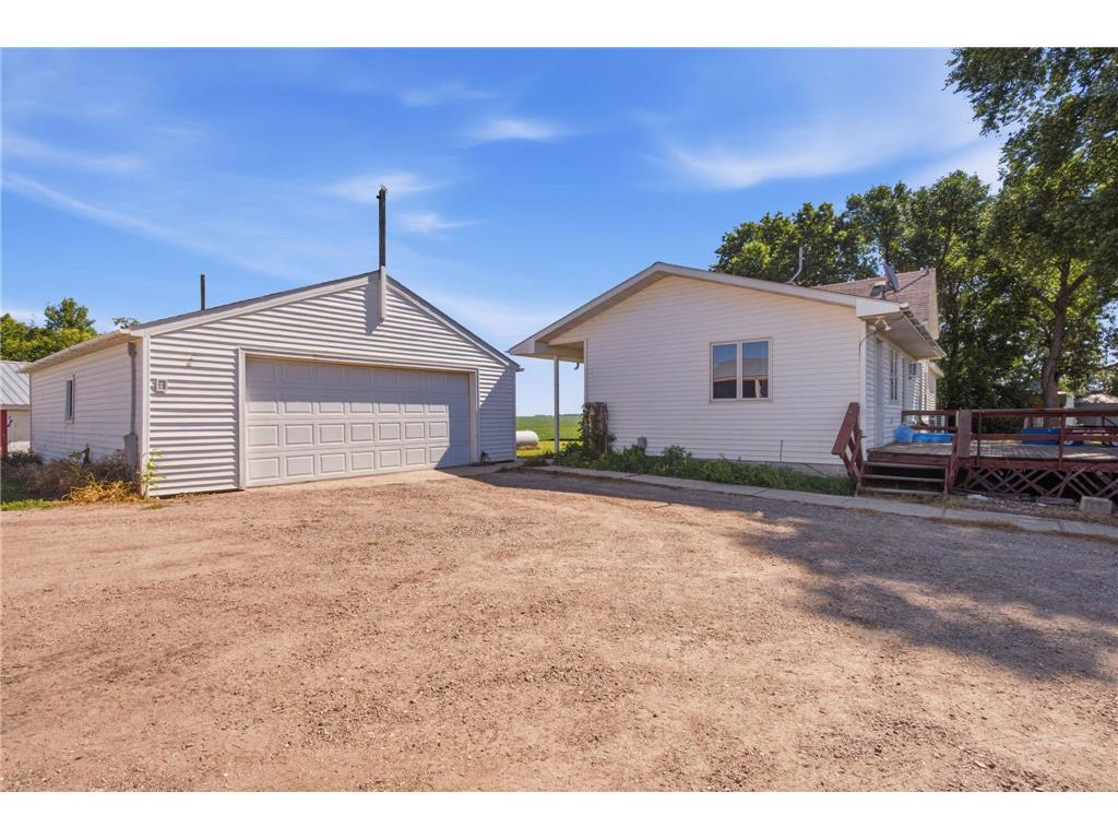 82140 370th Street Olivia MN 56277 7104894 image1