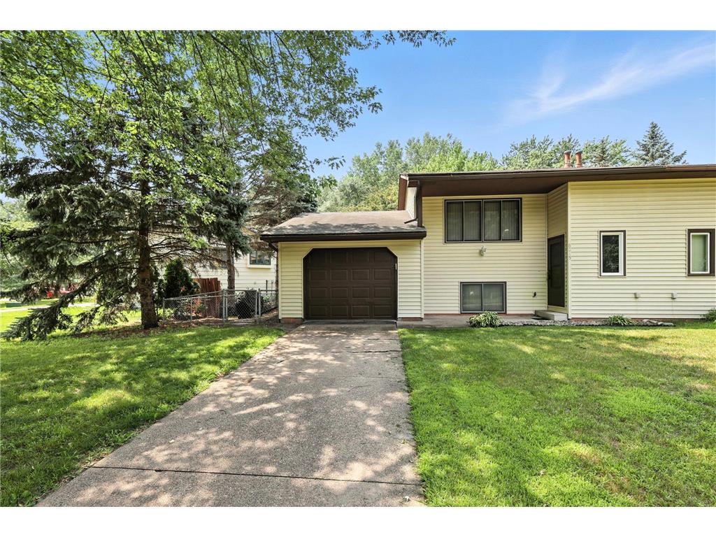 8215 Queen Avenue N Brooklyn Park MN 55444 6762204 image1