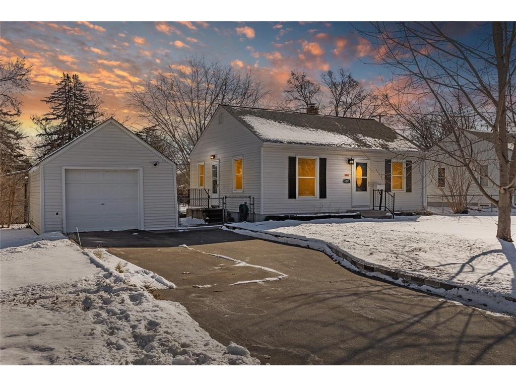 8215 Stevens Avenue S Bloomington MN 55420 6659343 image1