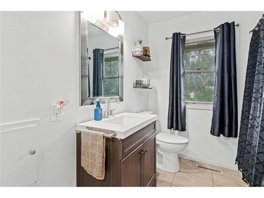 8216 Lad Parkway Brooklyn Park MN 55443 7097265 image8