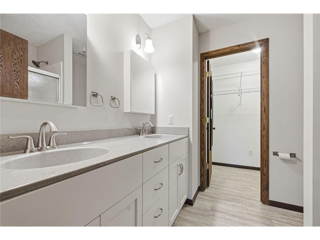 8217 28th Avenue N New Hope MN 55427 7072192 image19