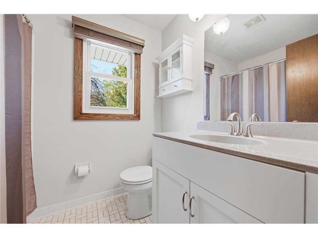 8217 28th Avenue N New Hope MN 55427 7072192 image24