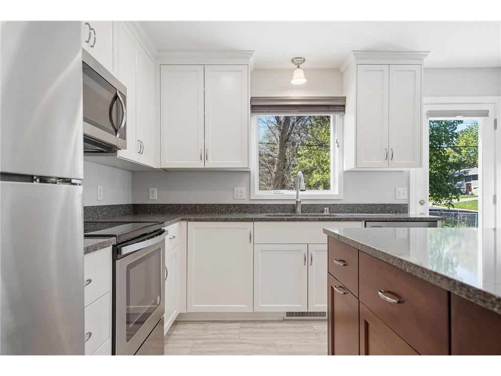 8217 28th Avenue N New Hope MN 55427 7072192 image3