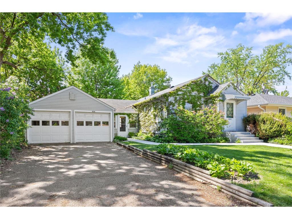 8218 Nicollet Avenue S Bloomington MN 55420 7075708 image1