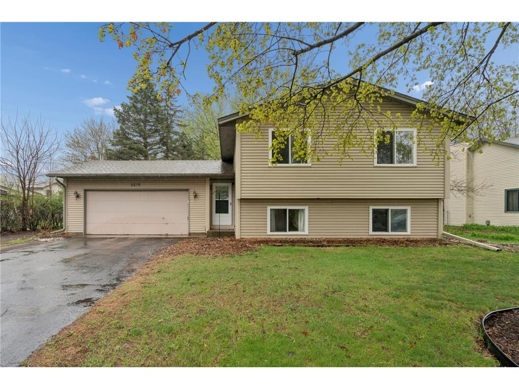 8219 Queen Avenue N Brooklyn Park MN 55444 7063929 image1
