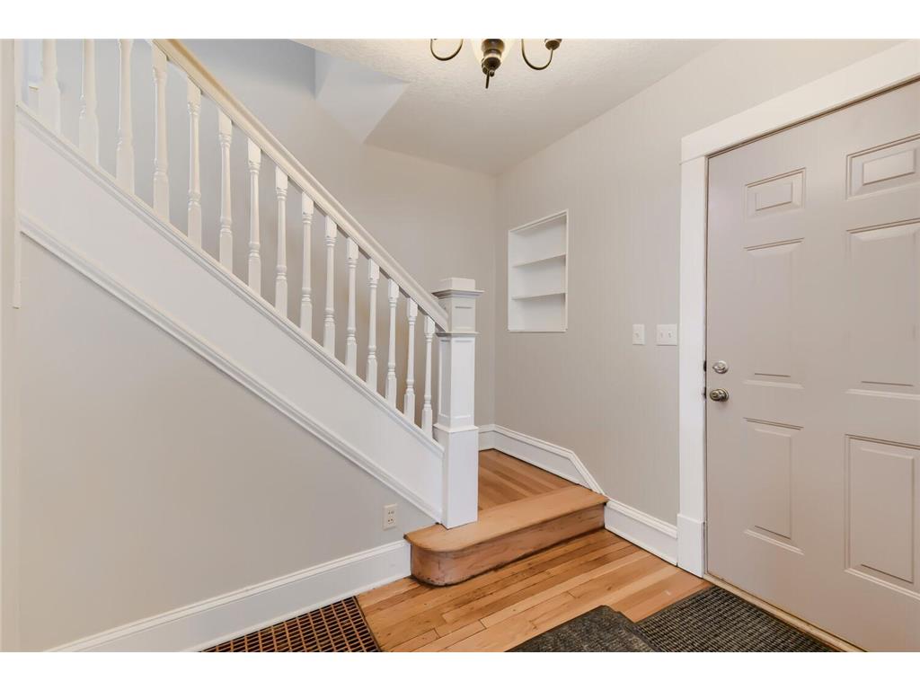 822 Smith Avenue S Saint Paul MN 55107 7074043 image4
