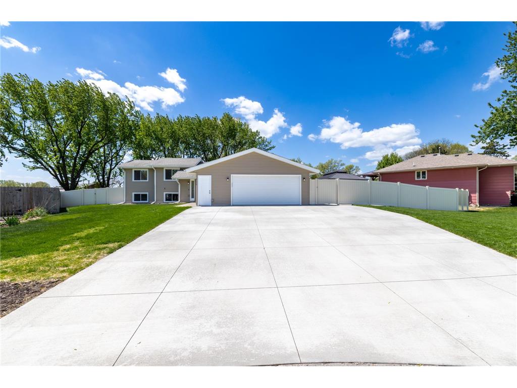 8220 208th Street W Lakeville MN 55044 7061288 image1
