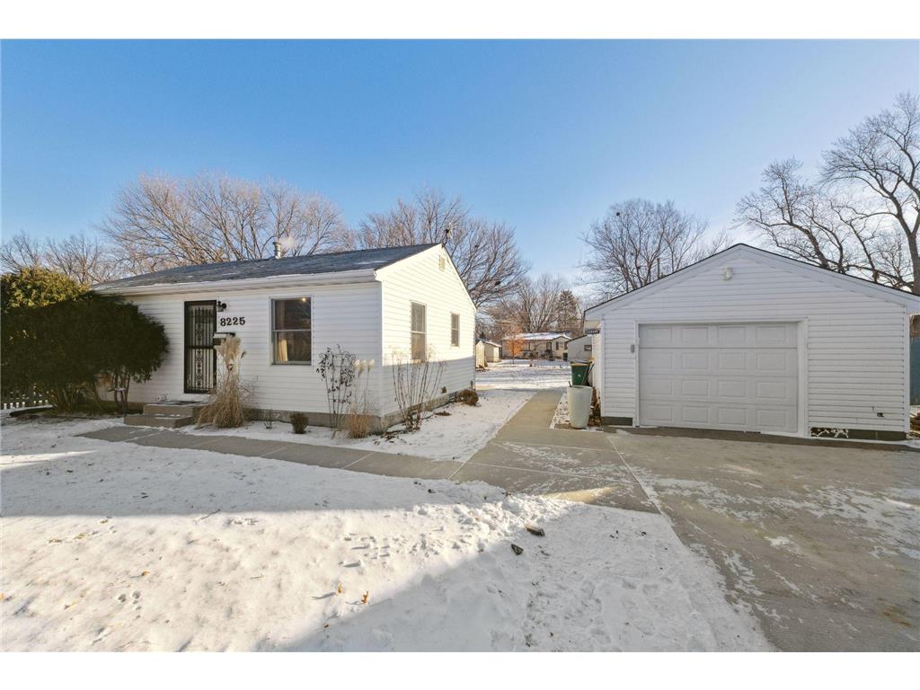 8225 Clinton Avenue S Bloomington MN 55420 6477996 image1