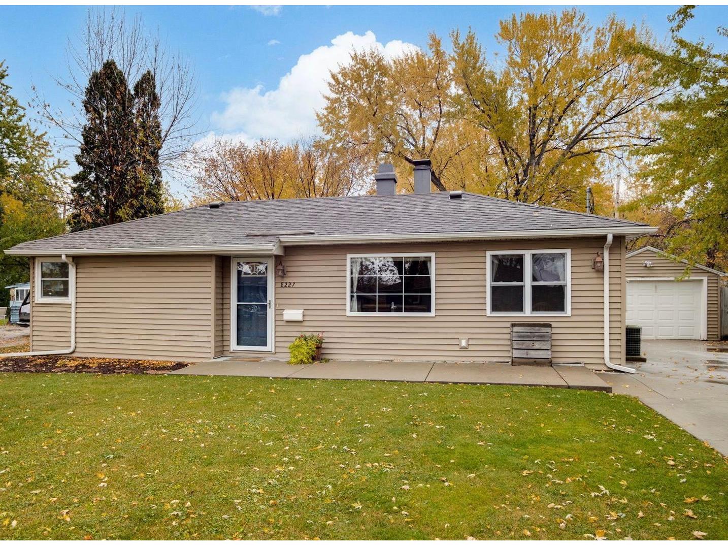 8227 10th Avenue S Bloomington MN 55420 6119427 image1