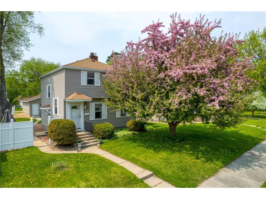 823 1st Avenue NW Grand Rapids MN 55744 6373535 image1