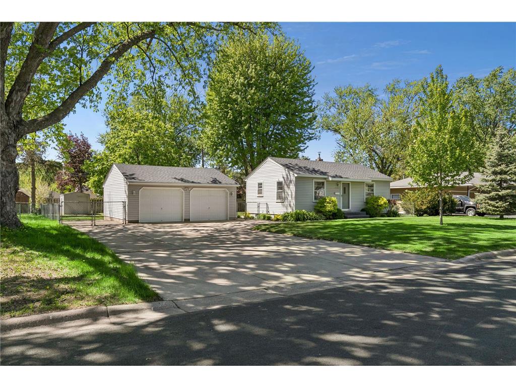 8230 Clinton Avenue S Bloomington MN 55420 7075849 image1