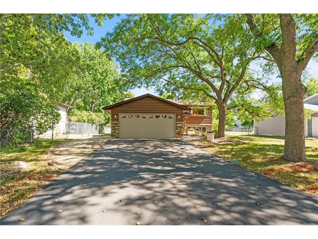 8232 Logan Avenue N Brooklyn Park MN 55444 6433094 image1