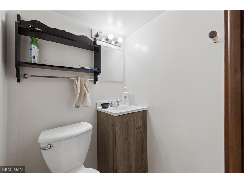 8238 Oakland Avenue S Bloomington MN 55420 7032677 image12