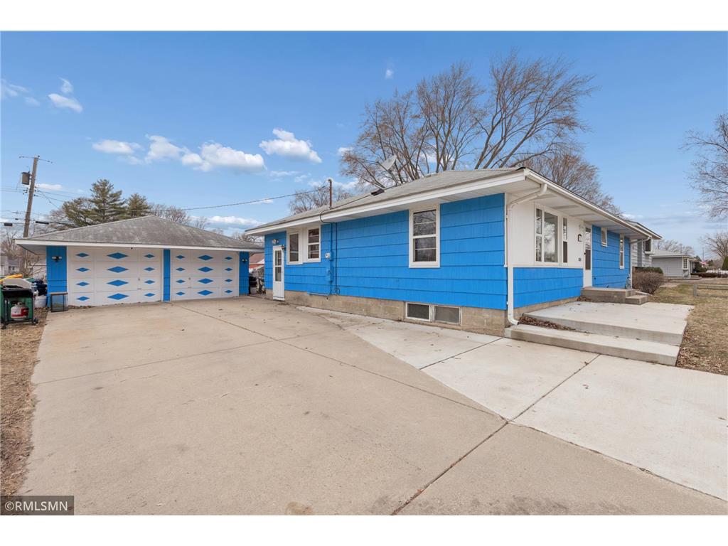8238 Oakland Avenue S Bloomington MN 55420 7032677 image2