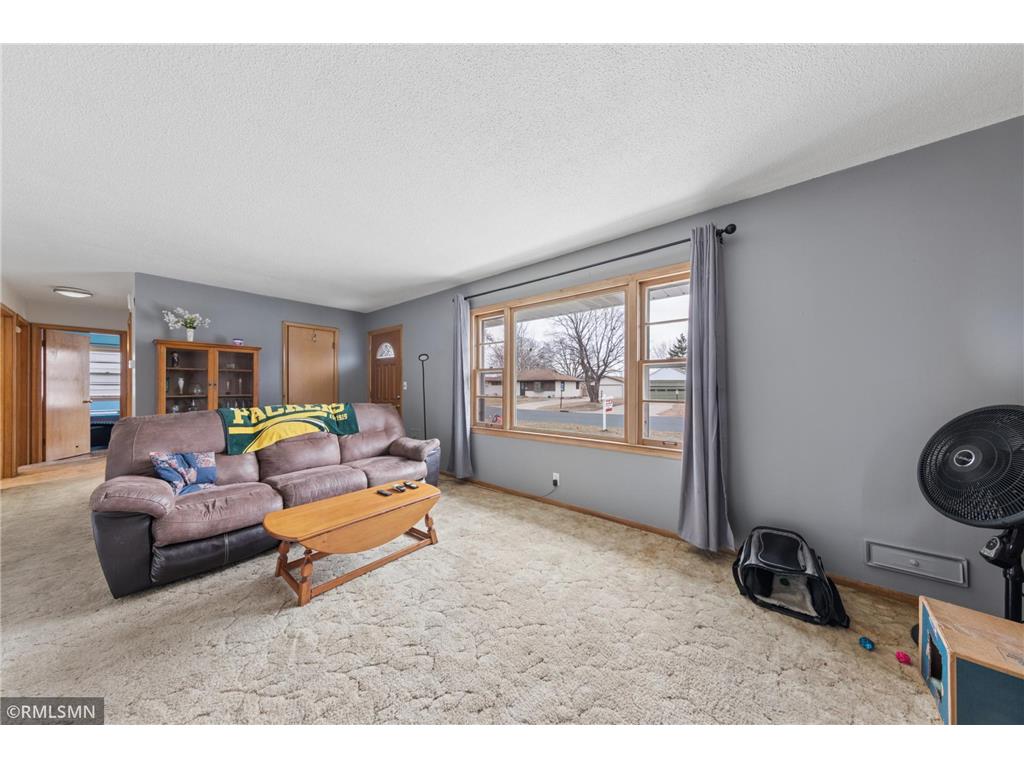 8238 Oakland Avenue S Bloomington MN 55420 7032677 image3
