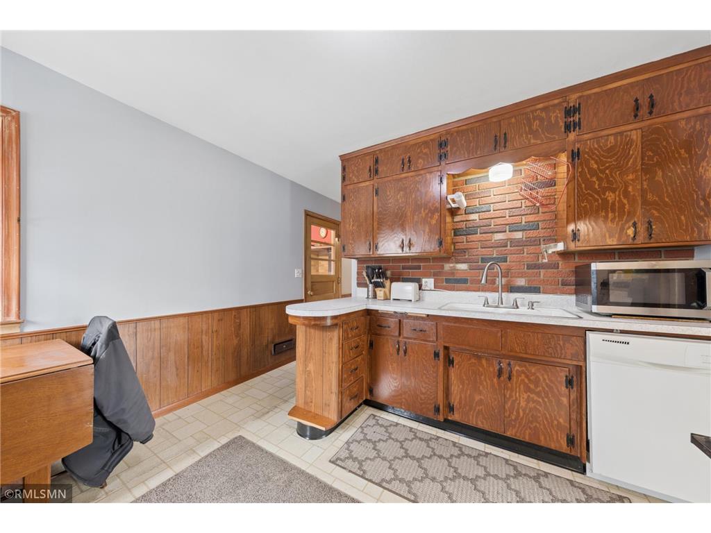 8238 Oakland Avenue S Bloomington MN 55420 7032677 image4