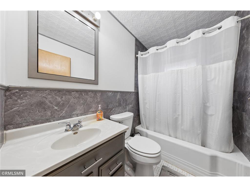 8238 Oakland Avenue S Bloomington MN 55420 7032677 image6