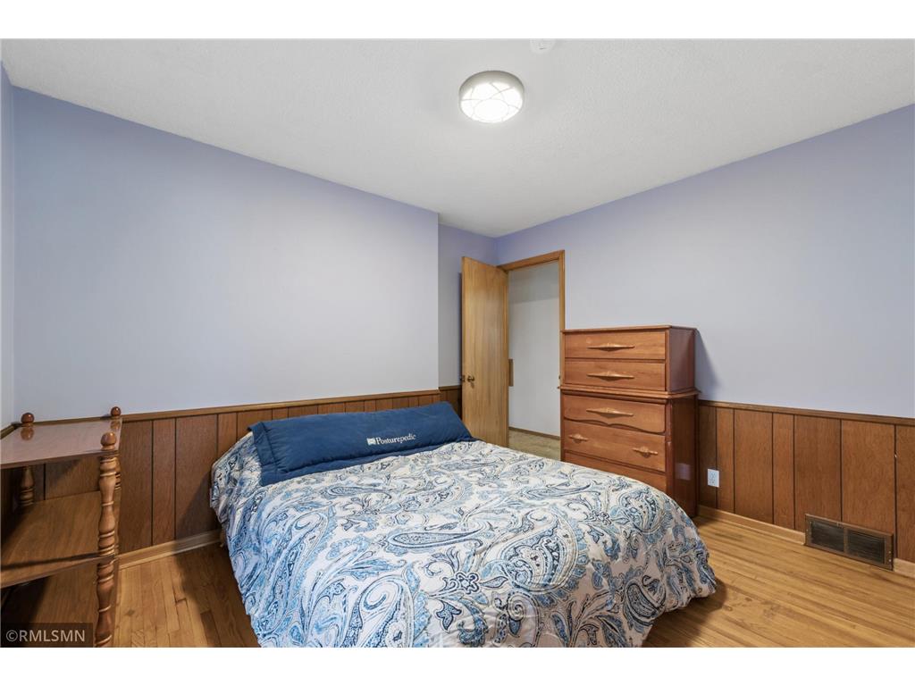 8238 Oakland Avenue S Bloomington MN 55420 7032677 image8