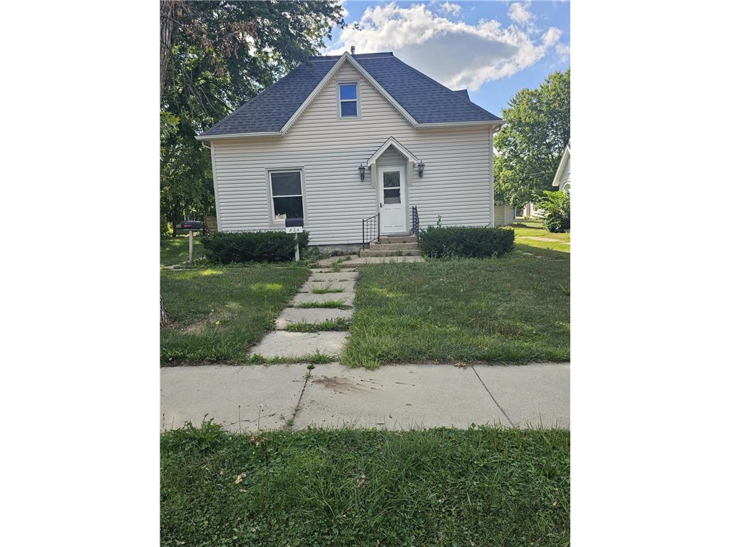 824 2nd Avenue SW, Pipestone, MN, 56164 MLS 6425054 Edina Realty