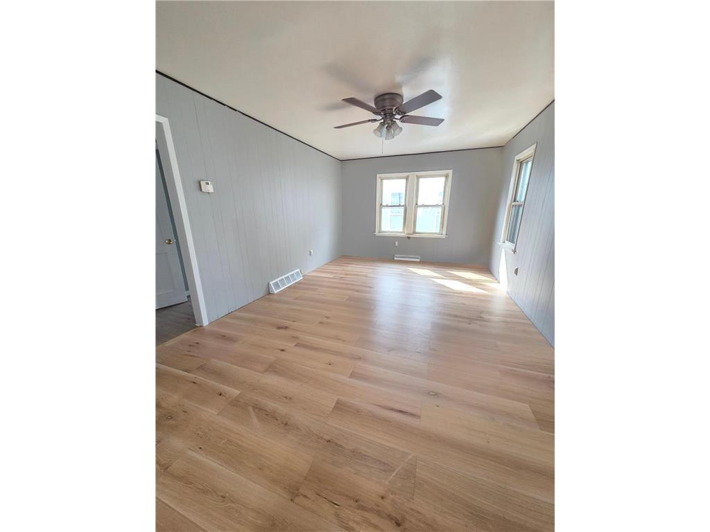 824 E Washington Street Caledonia MN 55921 6789772 image1